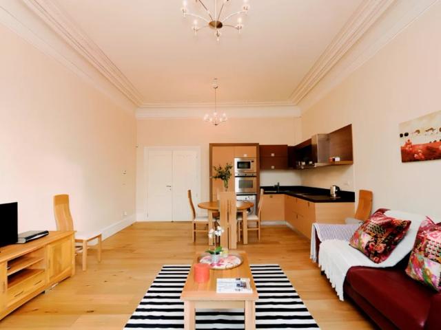 Studio for rent in Hillhead, Scotland
