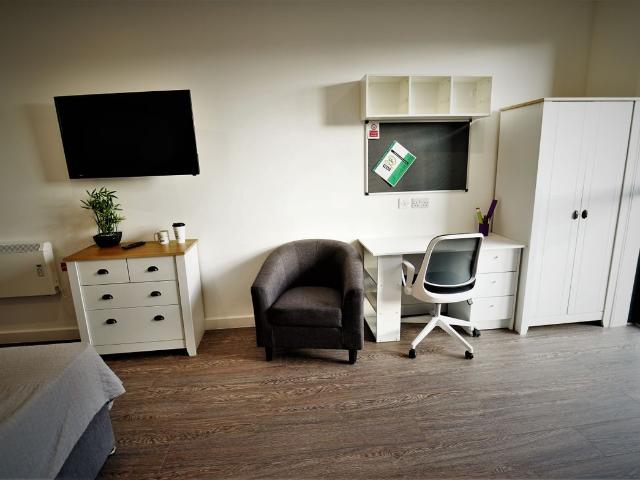 Studio for rent in St Ann's, Haddon