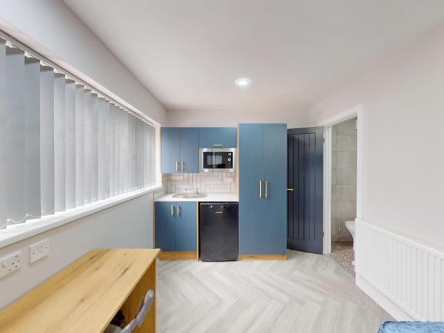 Studio for rent in Stirchley, West Midlands