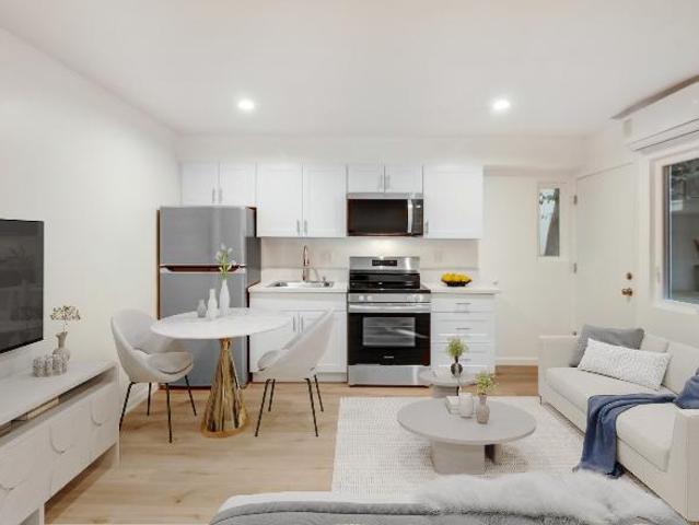 Apartment for rent in Canoga Park, California
