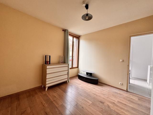 Studio location à Saint-Germain-en-Laye, Le Mesnil-le-roi