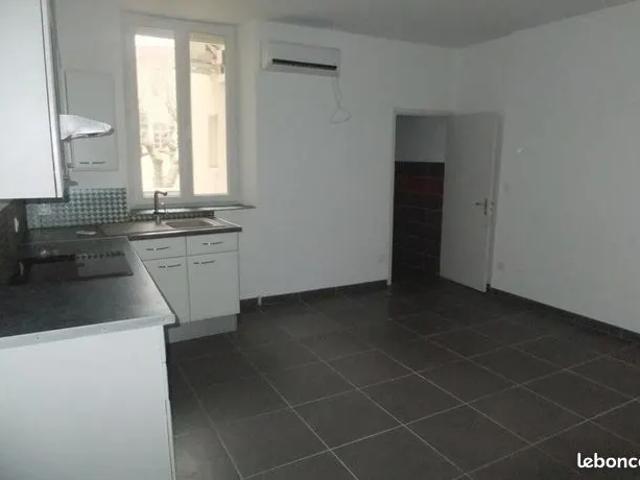 Studio location à Faubourg du Soleil, Alès