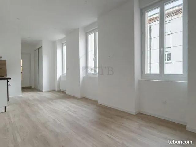 Studio location à Eaux de Vals, Vals-les-Bains