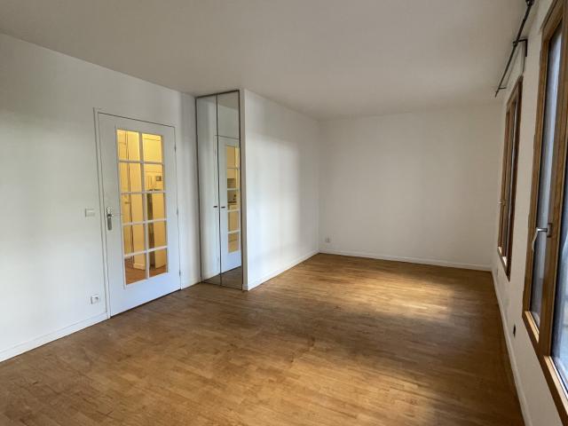 Studio location à Nanterre, Courbevoie
