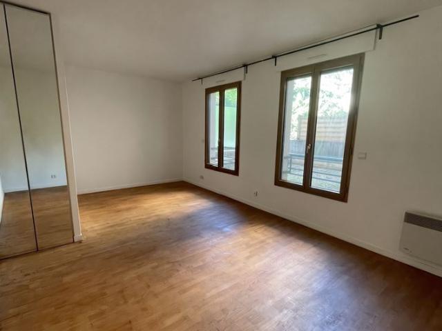 Studio location à Nanterre, Courbevoie