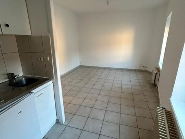 Studio location à Les Chartonnes, Sury-le-Comtal