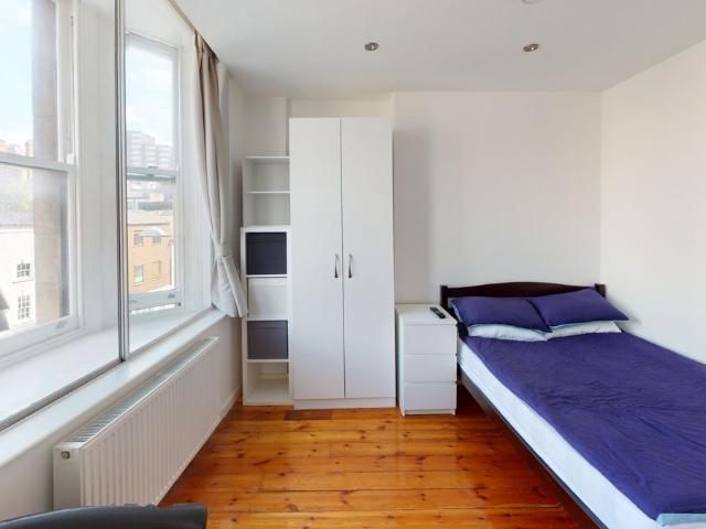 Studio for rent in St Ann's, Haddon