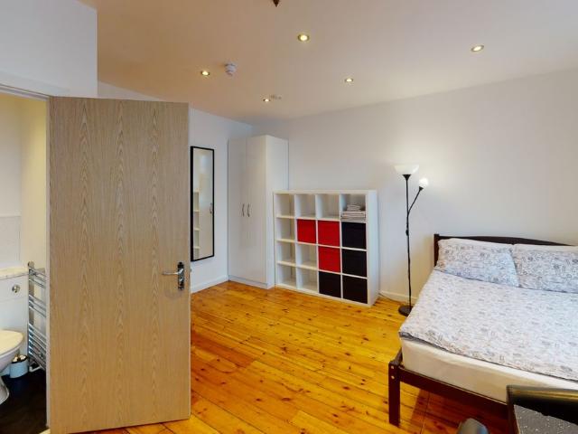 Studio for rent in St Ann's, Haddon