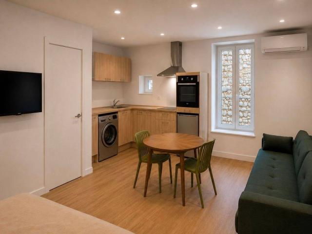 Studio location à Les Quatre Poteaux, Bourg-en-Bresse