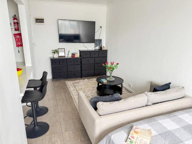 Granny Flat for rent in St Kilda East, Melbourne