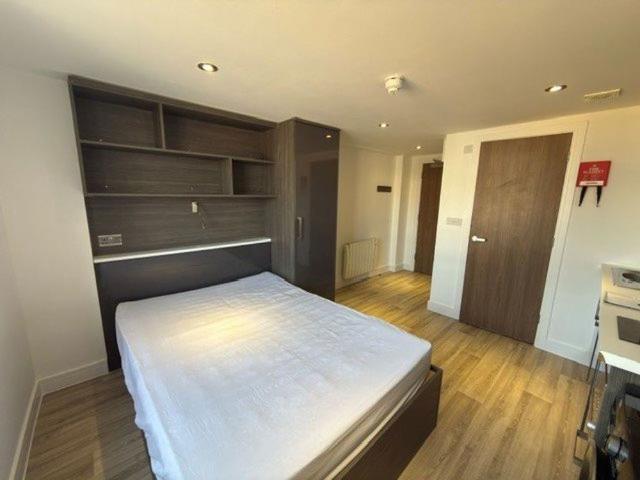 Studio for rent in The Polygon, City Of Southampton