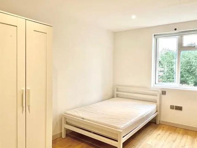 Studio for rent in Norbiton, Greater London