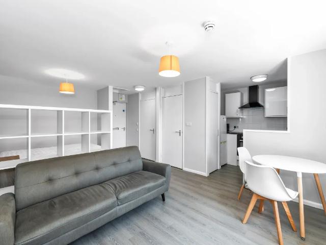 Studio for rent in Clifton, Haddon