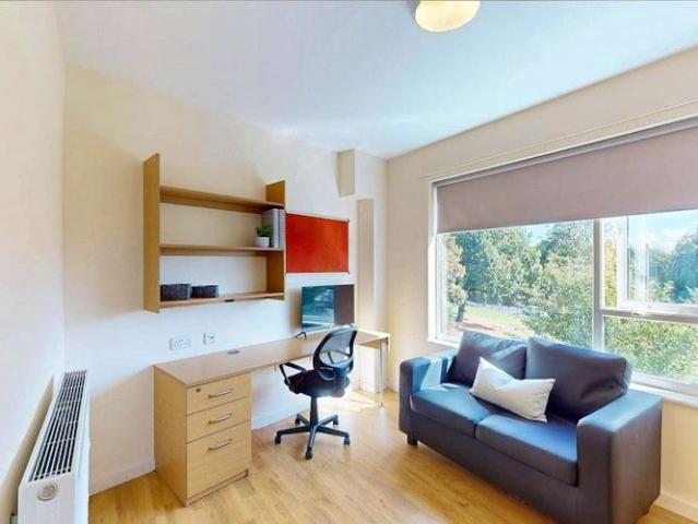 Studio for rent in Metchley, Birmingham