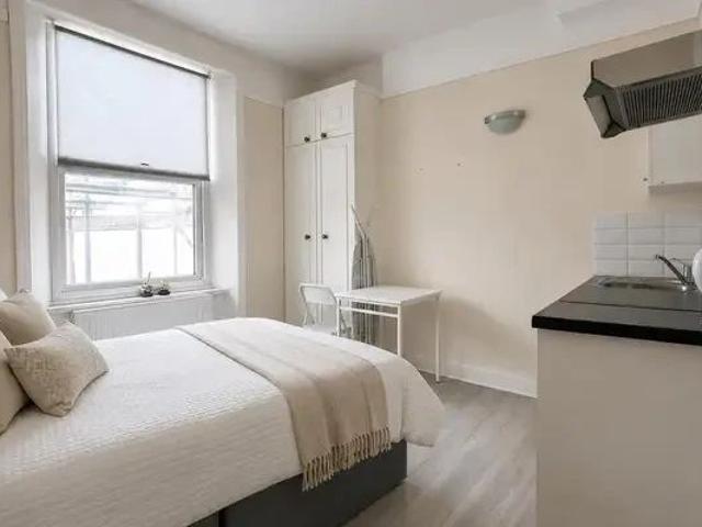 Studio for rent in Earl's Court, Greater London