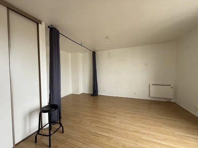 Studio location à Le Village, Égly