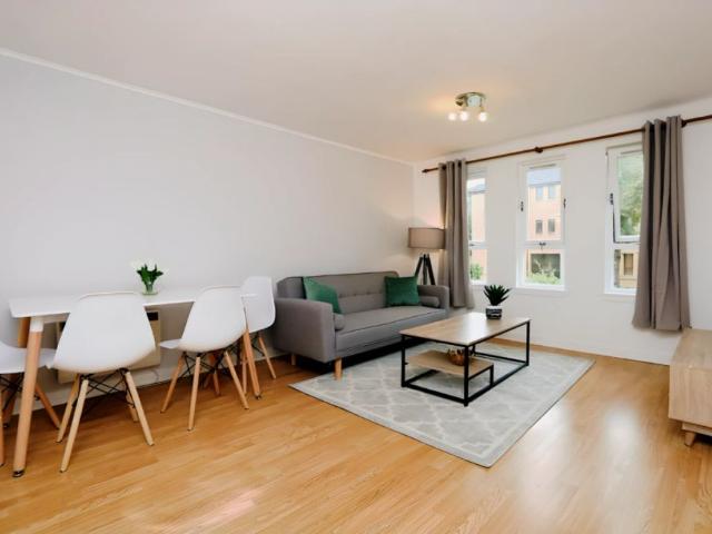 Studio for rent in North Woodside, Scotland