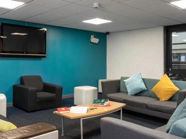 Studio for rent in Hyde Park, West Yorkshire