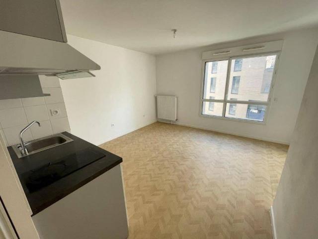 Studio location à Cité Paul Éluard, Bobigny