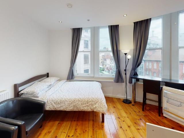 Studio for rent in St Ann's, Haddon