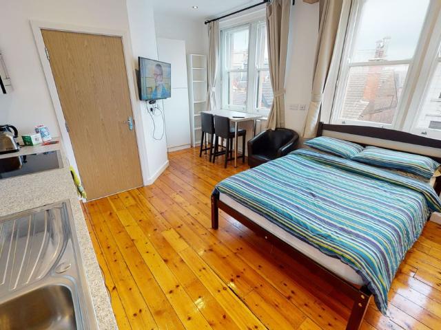 Studio for rent in St Ann's, Haddon