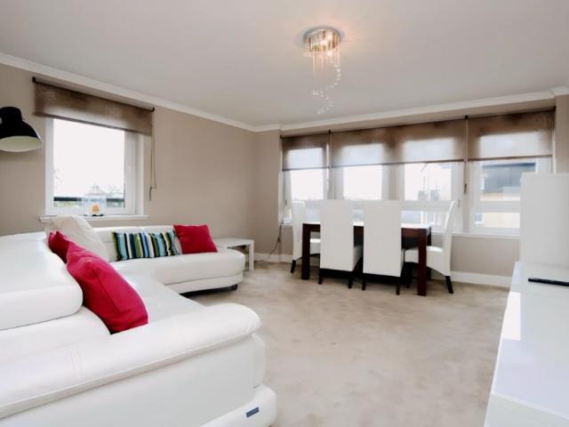 Studio for rent in Broomhill, Scotland