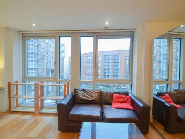 Studio for rent in New Providence Wharf, Greater London