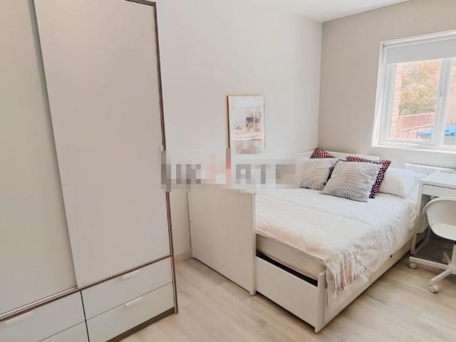Studio for rent in Berrylands, Greater London