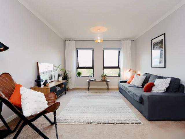 Studio for rent in Langside, Scotland