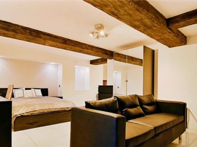 Studio for rent in Moorlands, Bare