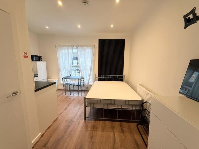 Studio for rent in Orrell Park, Calderstones