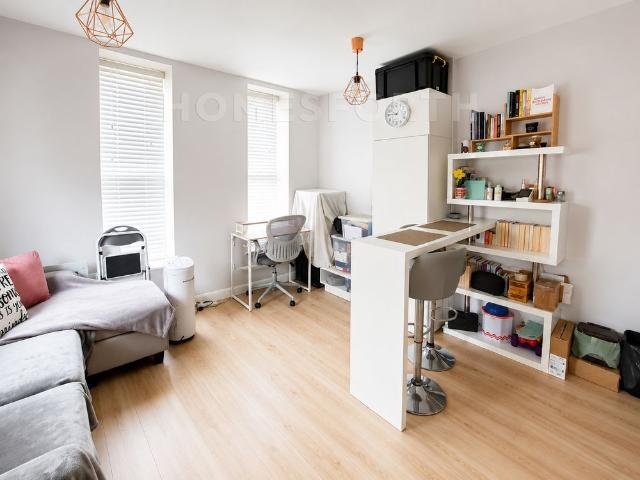 Studio for rent in Midway, Kent