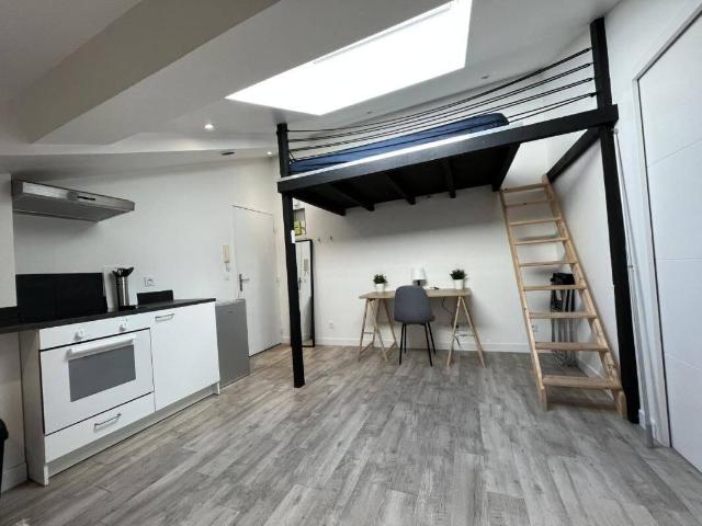 Studio location à Centre Deux, Saint-Étienne