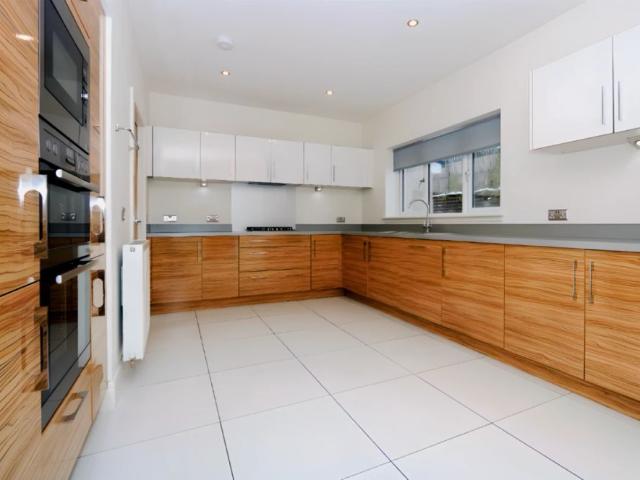 Studio for rent in Bearsden, Scotland