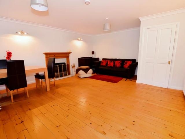 Studio for rent in Dowanhill, Scotland