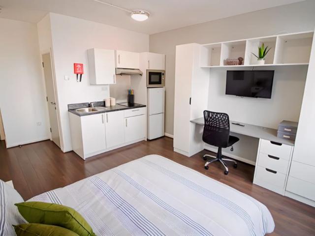 Studio for rent in St Ann's, Haddon