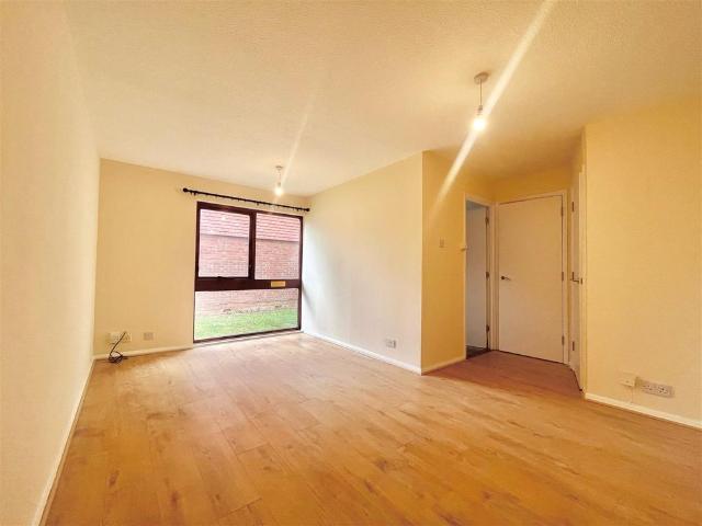Studio for rent in Yiewsley, Greater London