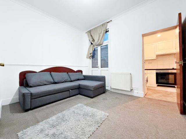 Studio for rent in London Borough of Hounslow, Heston