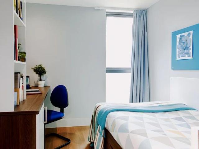 Studio for rent in Lansdowne, Springbourne