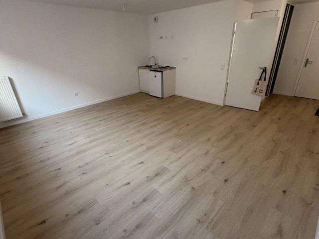 Studio location à Centre-Ville - Belvédère - Zone d'Activités, Chennevières-sur-Marne