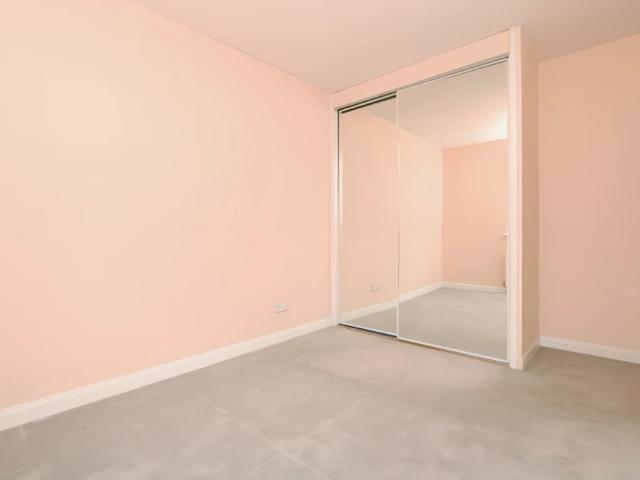 Studio for rent in Carriagehill, Glenburn