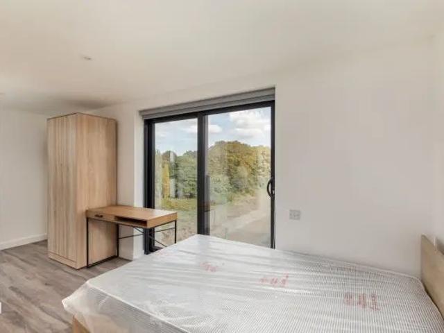 Studio for rent in St Philip's Marsh, Feckenham