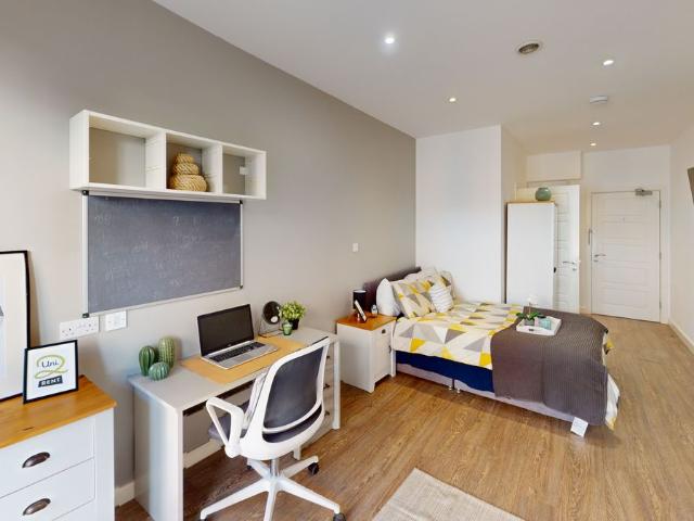 Studio for rent in St Ann's, Haddon