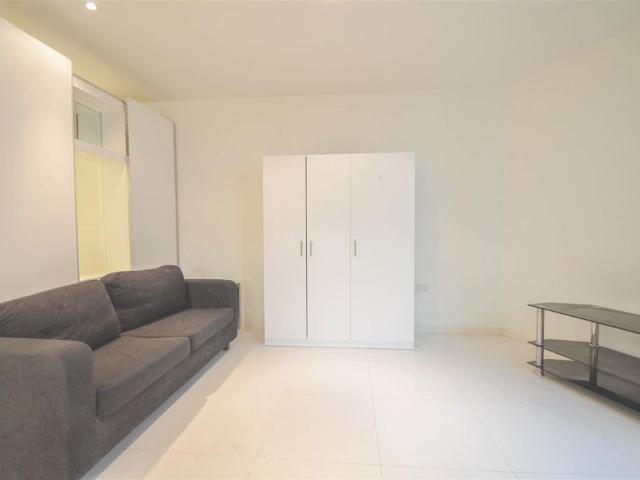Studio for rent in Isle Of Dogs, Greater London