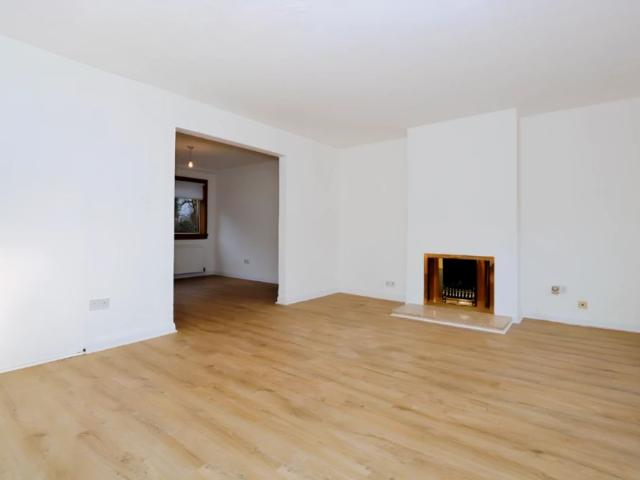 Studio for rent in Bonnaughton, Bearsden