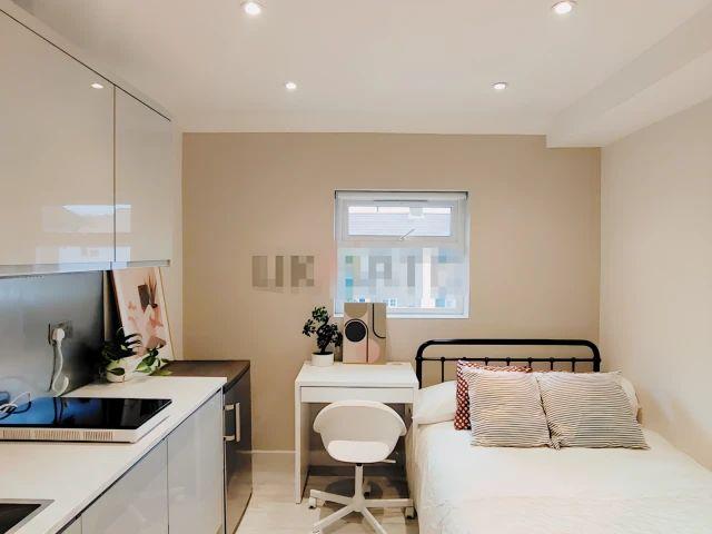 Studio for rent in Berrylands, Greater London