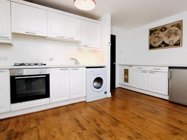 Studio for rent in Castlehead, Glenburn