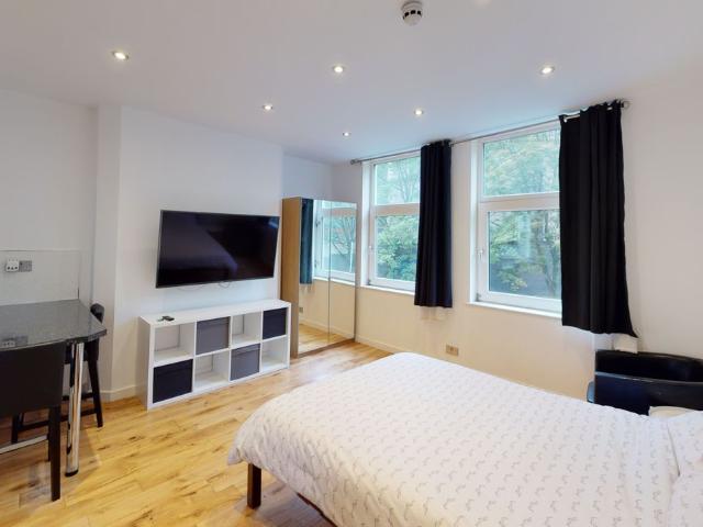 Studio for rent in St Ann's, Haddon