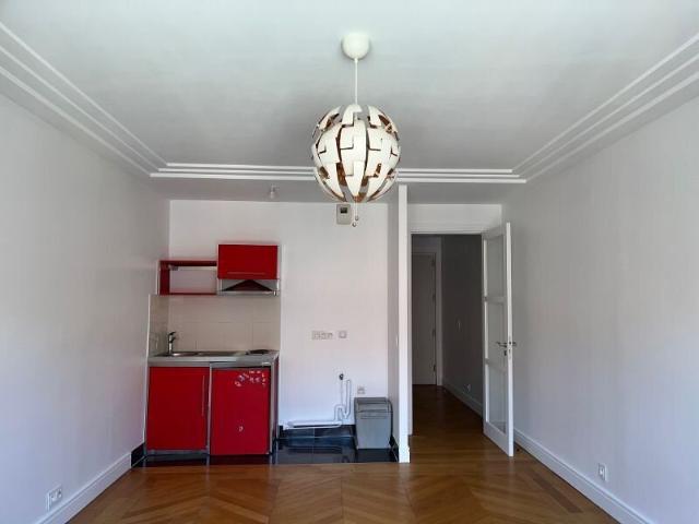 Studio location à Paris, Quartier Saint-Thomas-d'Aquin