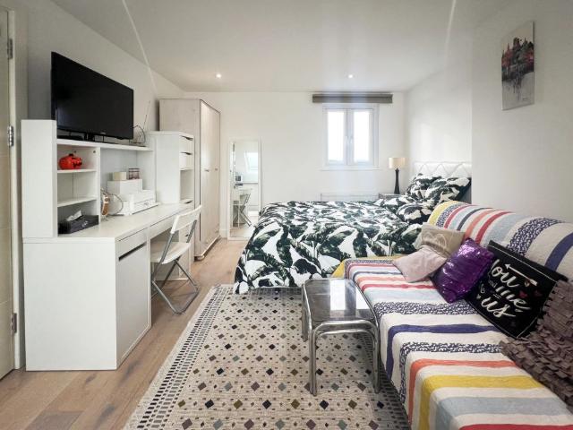 Studio for rent in Harlesden, Isle Of Man